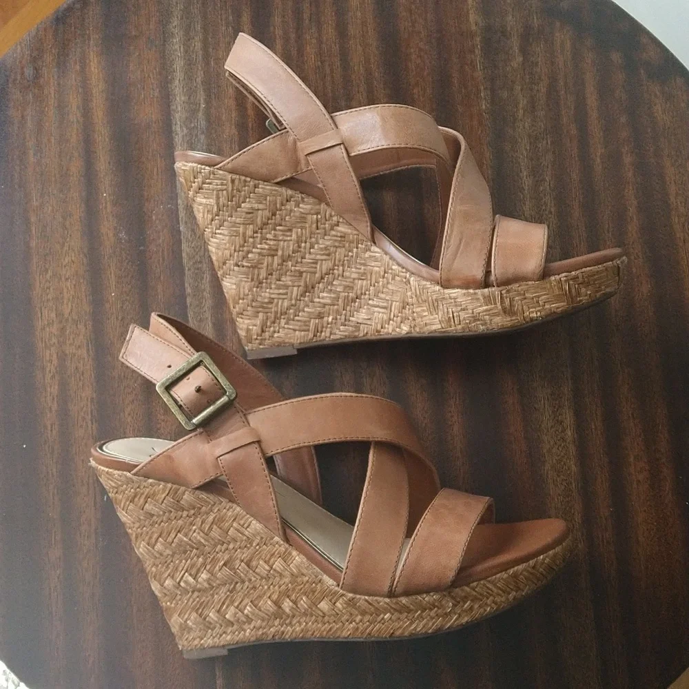Jessica Simpson Tan Platform Sandals